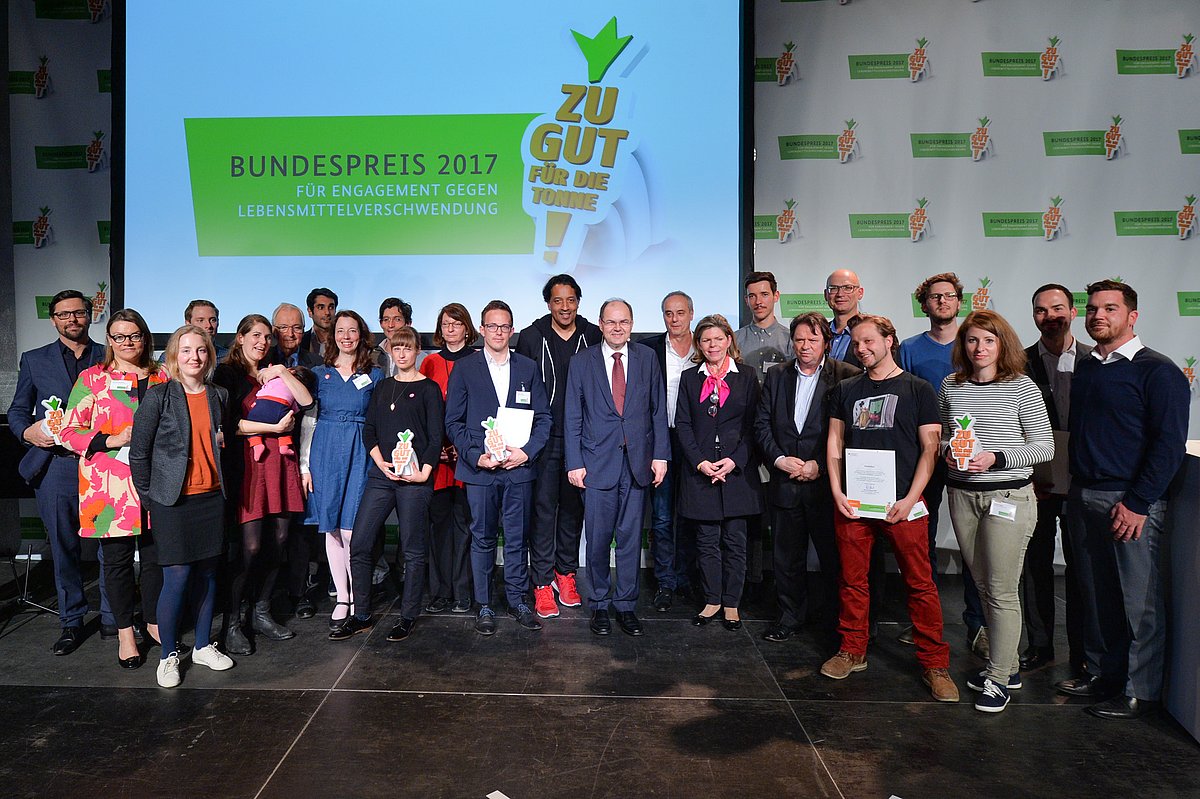 Gruppenfoto der Preisverleihung 2017.