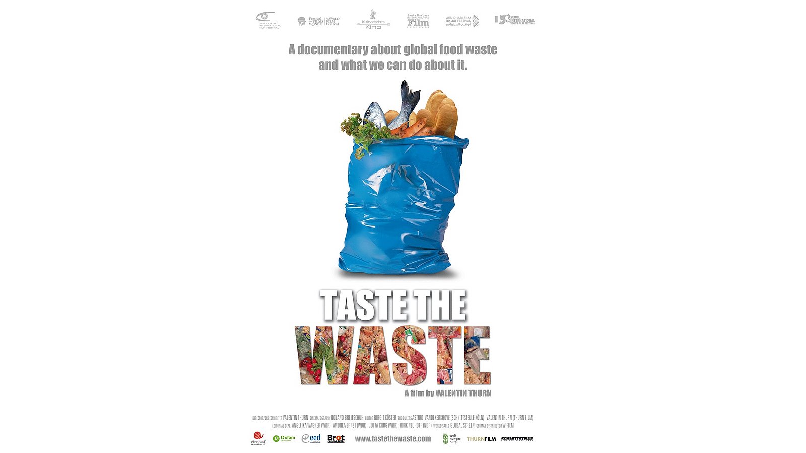 Filmplakat zum Film Taste the Waste mit  blauem Müllsack und Lebensmittelresten, die raus schauen