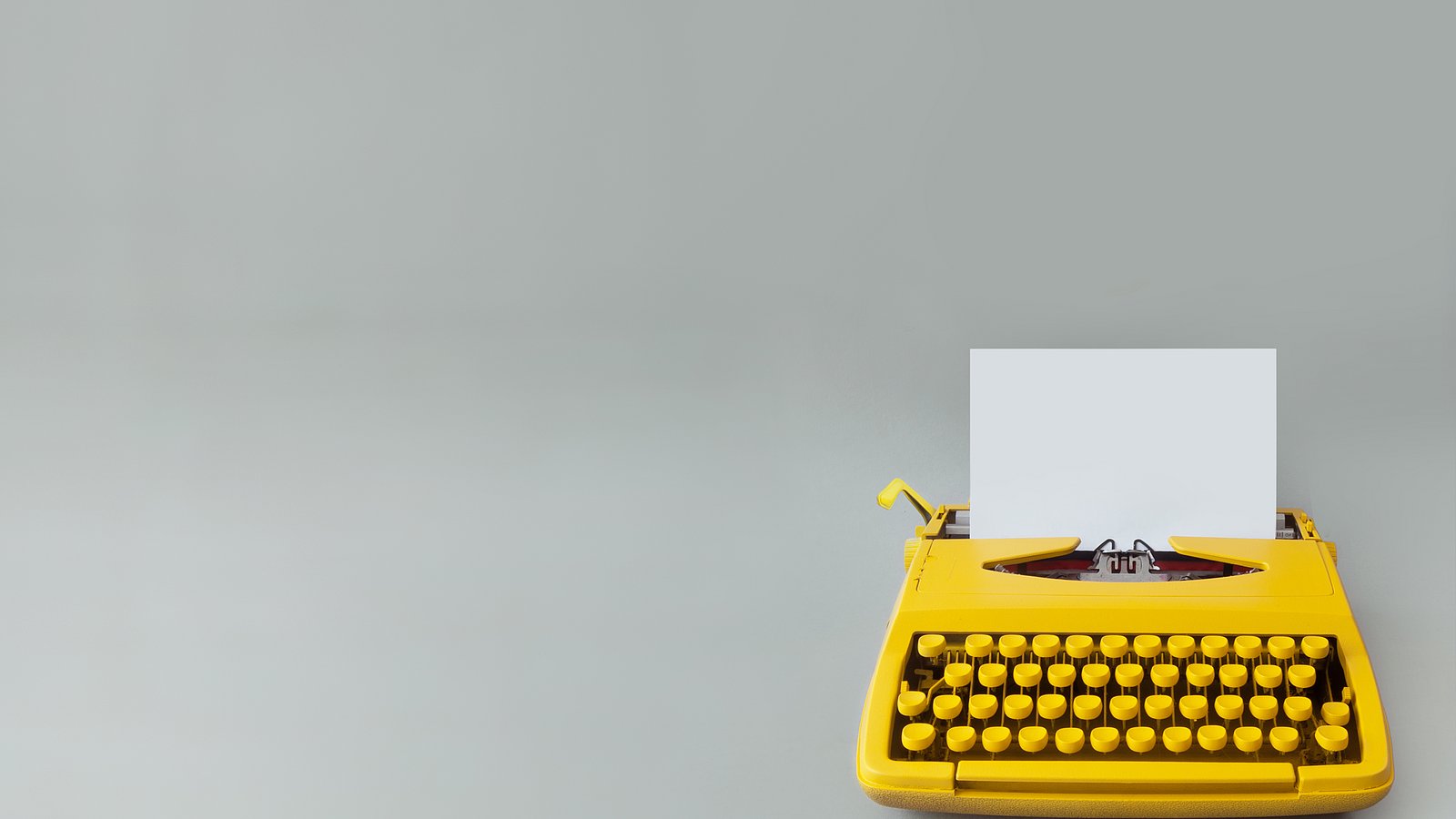 Kleine gelbe Schreibmaschine