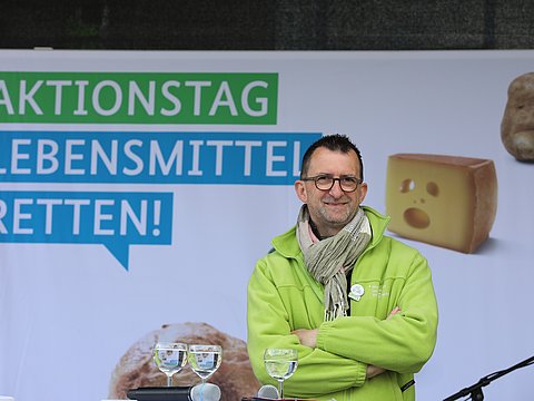 Minister Roland Jost beim Aktionstag "Saarbrücken rettet Lebensmittel!"