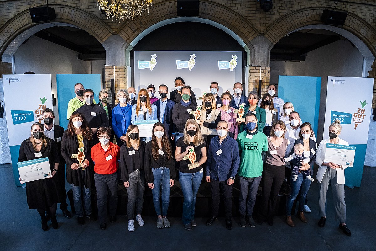 Gruppenfoto der Preisverleihung 2022 in Berlin.