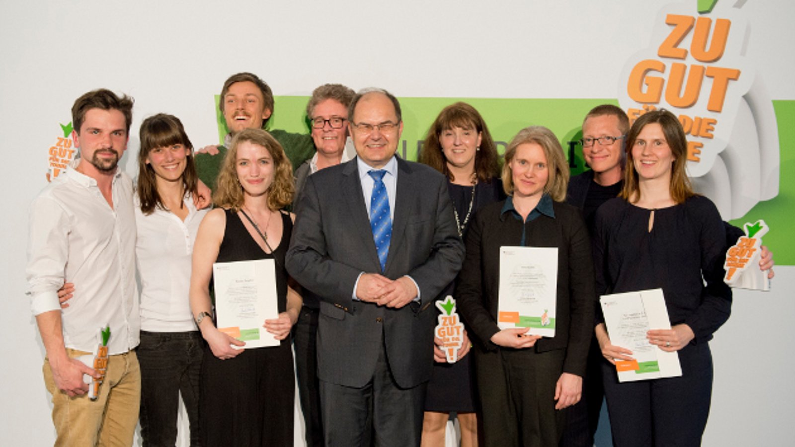 Ehem. Bundesminister Schmidt mit den Preisträgern 2016