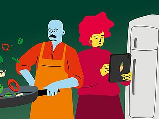 Symbolbild: Ein Mann kocht Reste in einer Pfanne. Eine Frau schreibt eine Einkaufsliste auf dem Tablet.